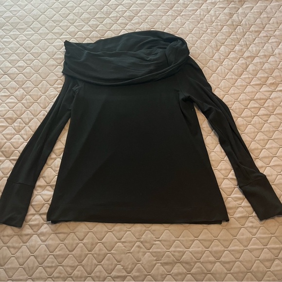 EUC Lilly Pulitzer Belinda Off the Shoulder Top - Picture 2 of 4